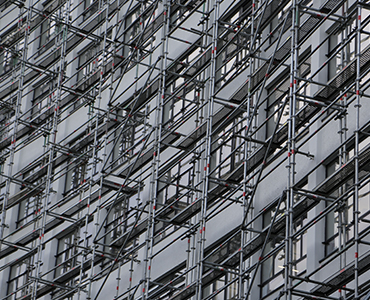 Roof renovation scaffolding Stockport – safe roofline platforms